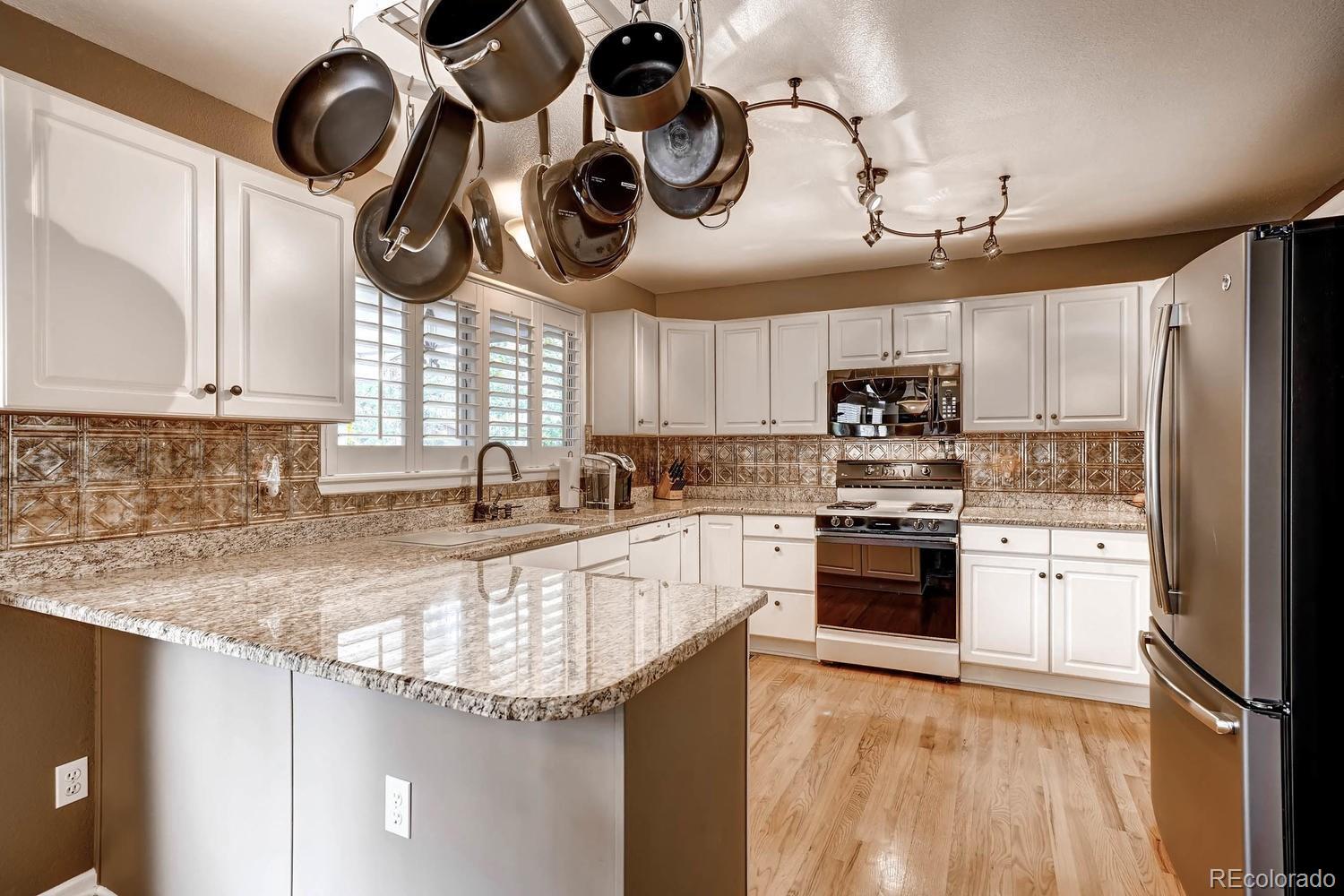 9984 Silver Maple Way Highlands Ranch, CO 80129 - Photo 3 of 30 Gallery Image 3