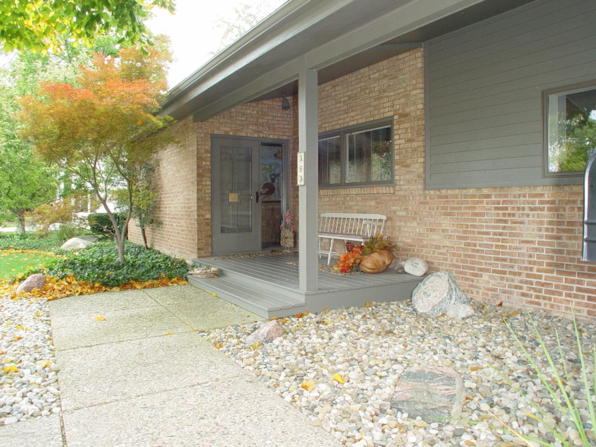 383 Ridgeway Street St. Joseph, MI 49085 - Photo 2 of 23 DSC02339