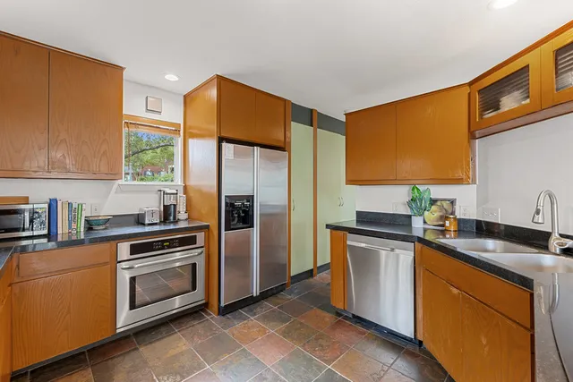 $850,000 | 7504 Anaqua Drive, Austin, TX 78730