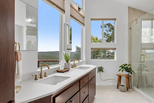 $850,000 | 7504 Anaqua Drive, Austin, TX 78730