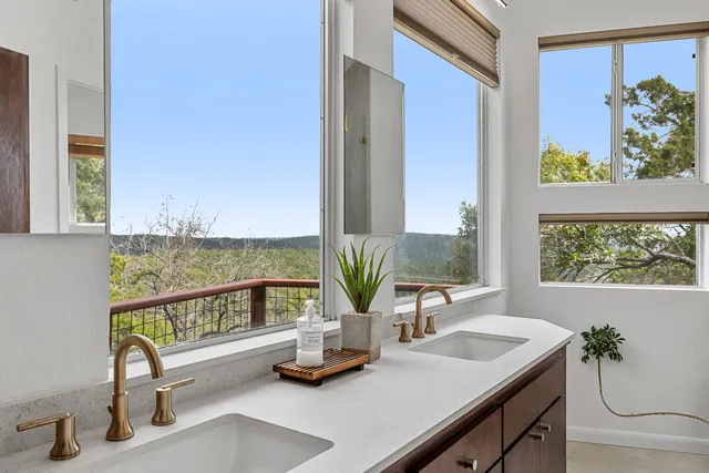 $850,000 | 7504 Anaqua Drive, Austin, TX 78730