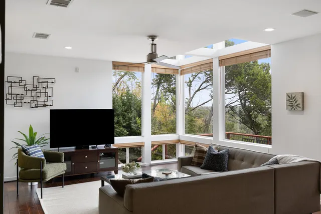 $850,000 | 7504 Anaqua Drive, Austin, TX 78730