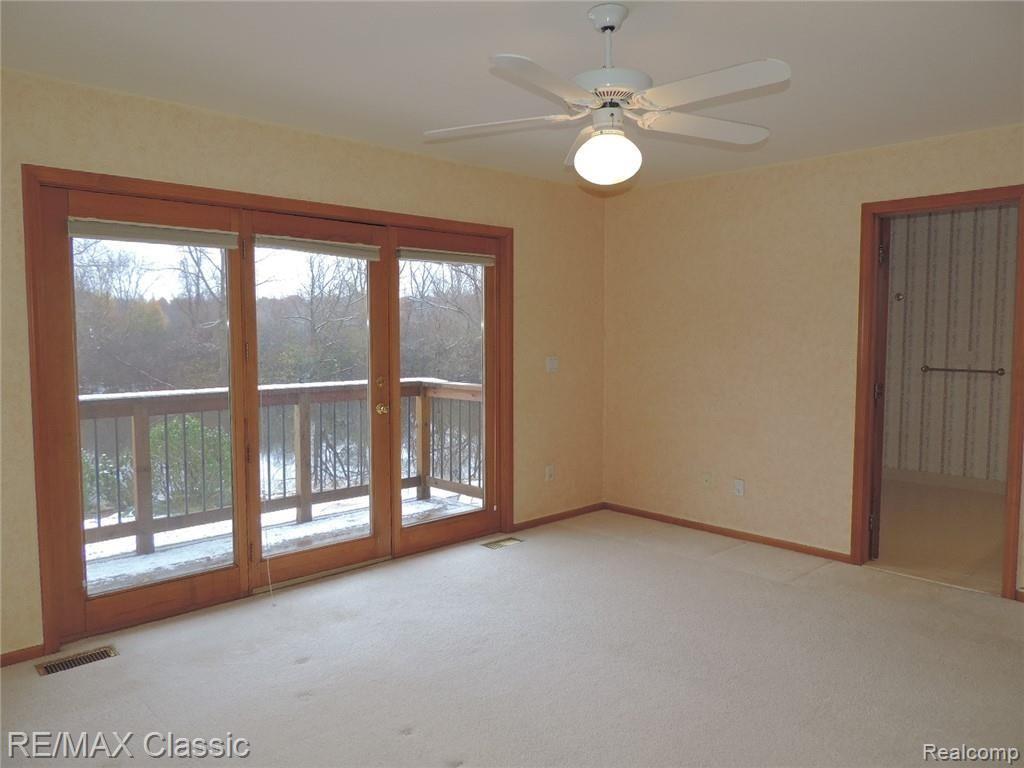 2560 Ford Road White Lake, MI 48383 - Photo 16 of 64 DSCN8666.JPG