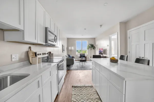 $1,800 | 127 Centre Street, Unit 507, Brockton, MA 02302