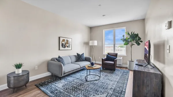 $1,800 | 127 Centre Street, Unit 507, Brockton, MA 02302