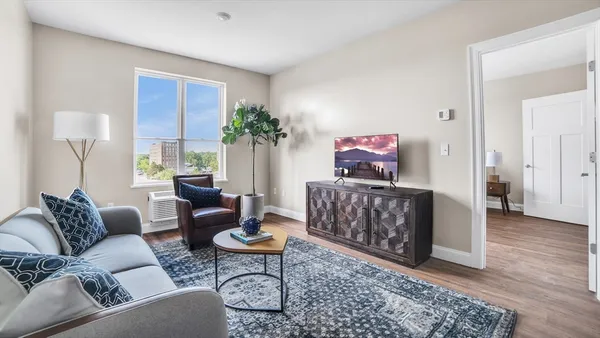 $1,800 | 127 Centre Street, Unit 507, Brockton, MA 02302