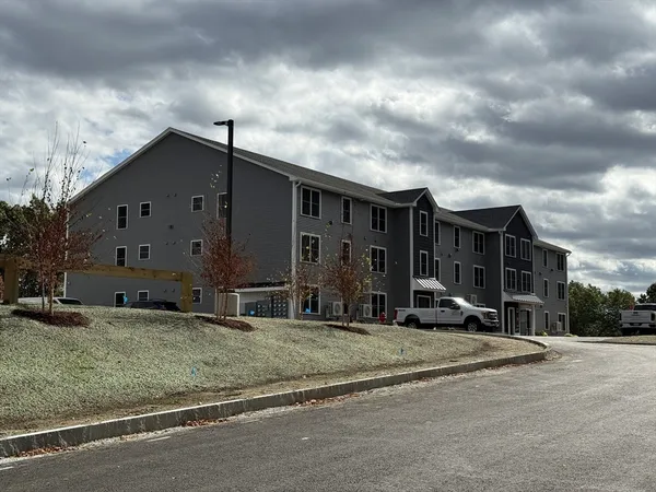 $3,000 | 251 Sladen Street, Unit 304, Dracut, MA 01826