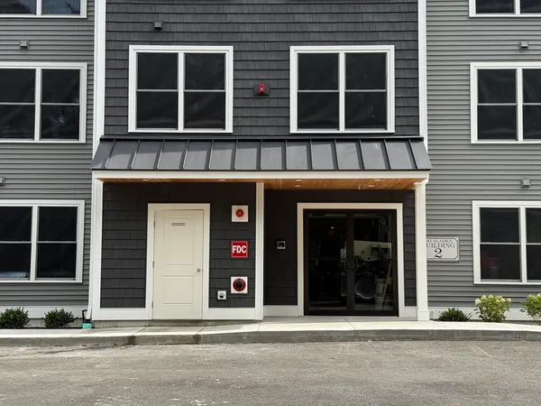 $3,000 | 251 Sladen Street, Unit 304, Dracut, MA 01826