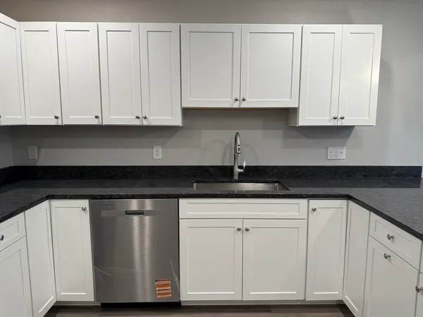 $3,000 | 251 Sladen Street, Unit 304, Dracut, MA 01826