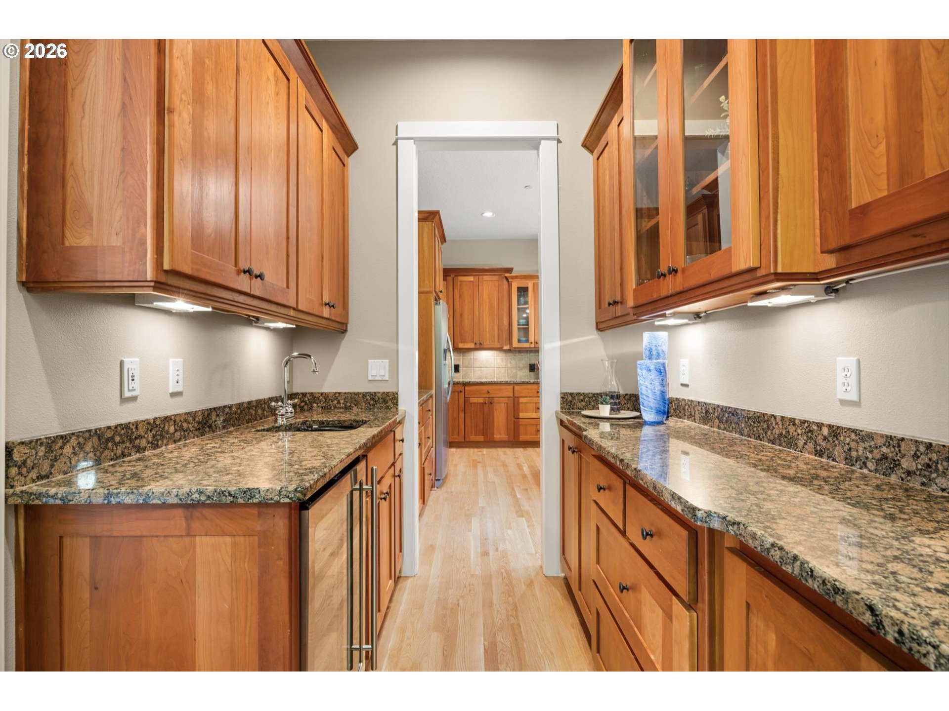 8711 Southwest Amicus Terrace Beaverton, OR 97007 - Photo 19 of 48 Butler's Pantry