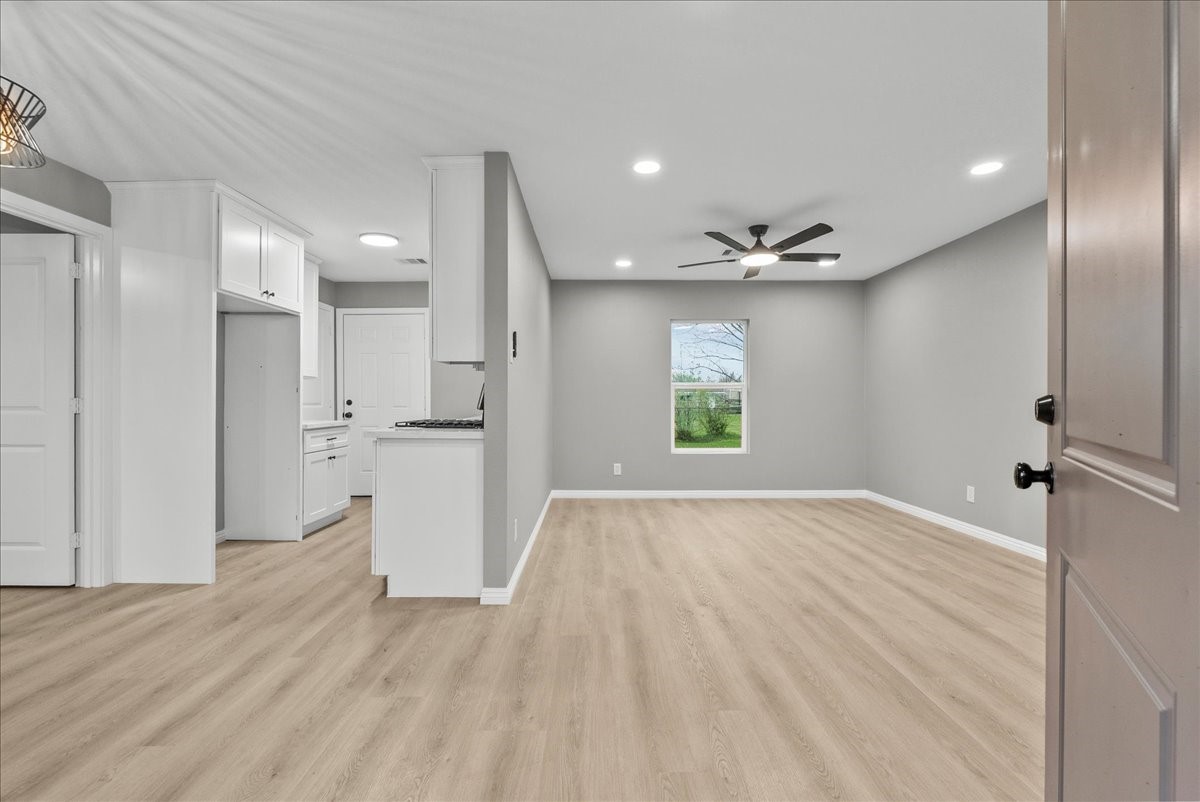 123 Lake Road La Marque, TX 77568 - Photo 2 of 31 Open Layout