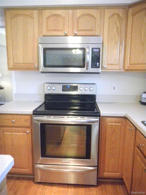 1657 Oakstone Drive Rochester, MI 48309 - Photo 11 of 25 New Appliances