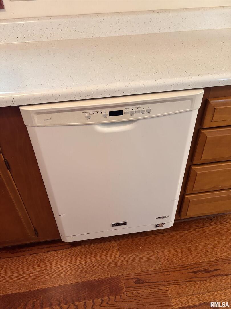 630 Mission Drive Kewanee, IL 61443 - Photo 25 of 57 a close up of a washer dryer