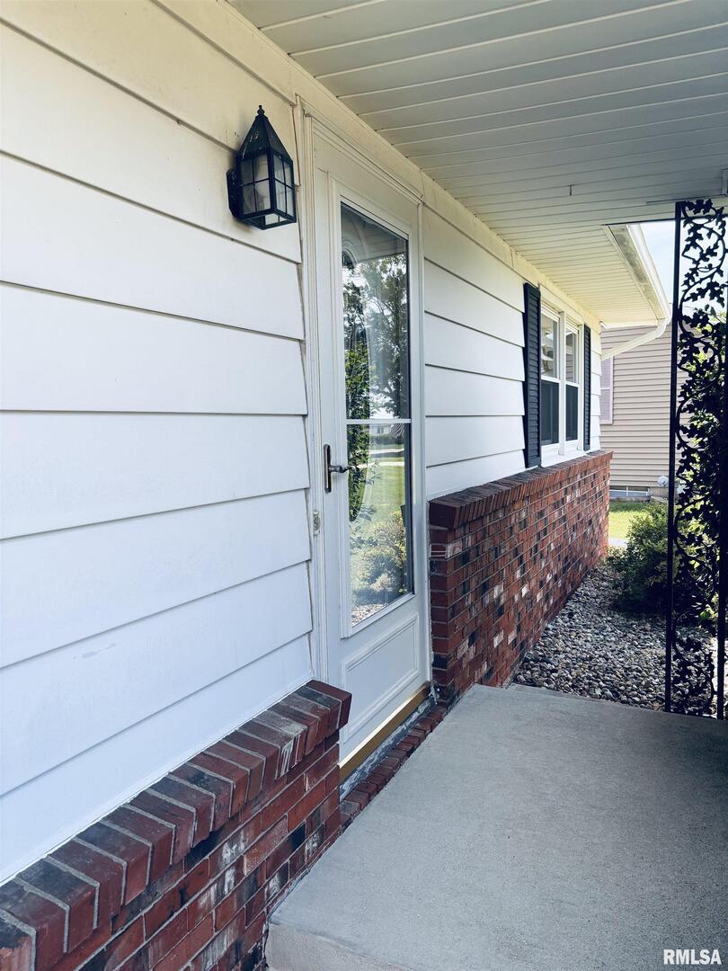 630 Mission Drive Kewanee, IL 61443 - Photo 4 of 57 a view of front door of house