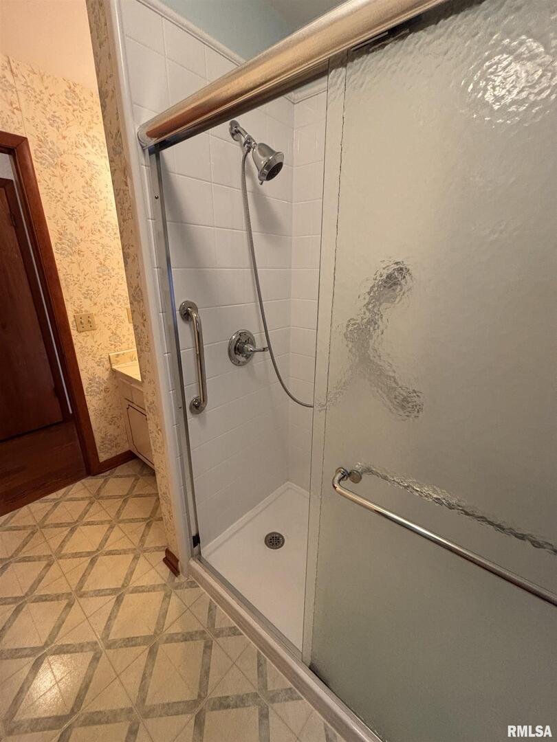 630 Mission Drive Kewanee, IL 61443 - Photo 41 of 57 a bathroom with a glass shower door