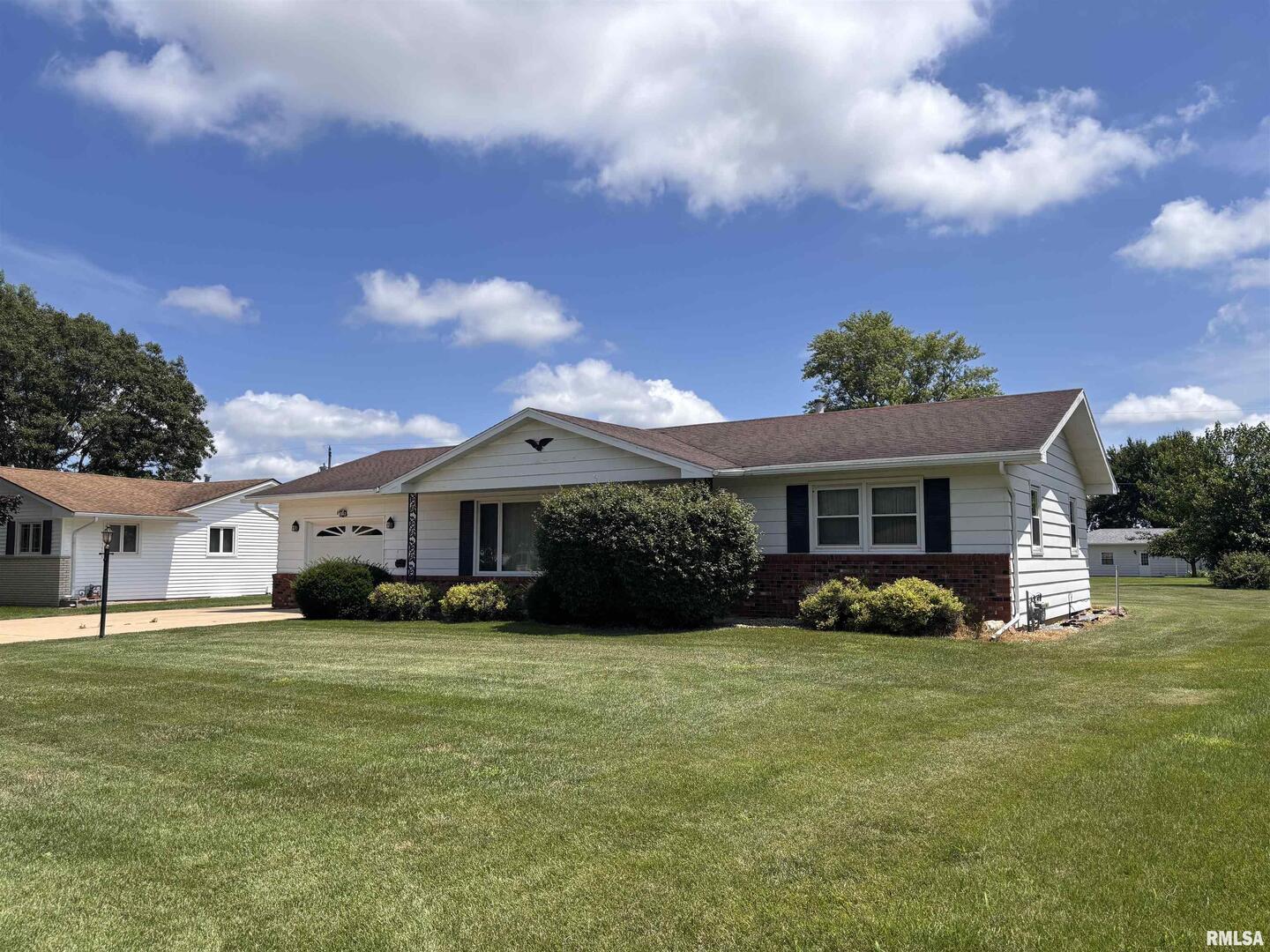 630 Mission Drive Kewanee, IL 61443 - Photo 7 of 57 a view of a house with a yard
