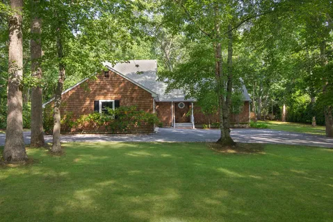 $1,399,000 | 138 A Montauk Highway, Westhampton, NY 11977