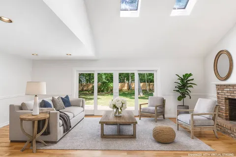$1,399,000 | 138 A Montauk Highway, Westhampton, NY 11977