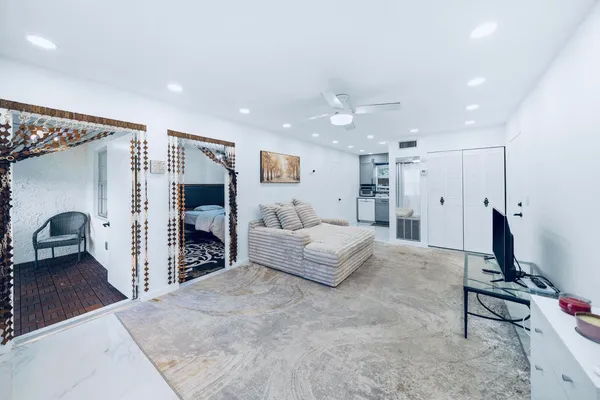 $1,500 | 129 Lake Carol Drive, Unit 129, West Palm Beach, FL 33411