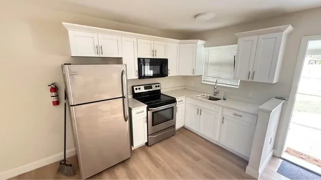 $1,690 | 800 Moffett Street, Unit 3, Hallandale Beach, FL 33009