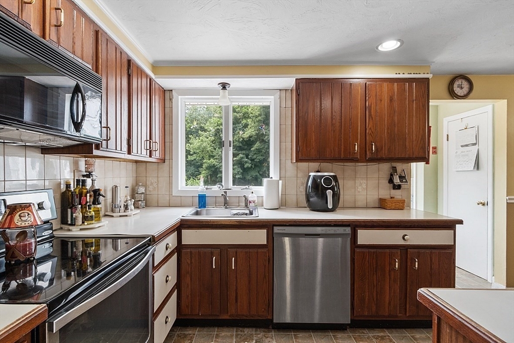 38 Anthony Road North Reading, MA 01864 - Photo 25 of 42 Gallery Image 25