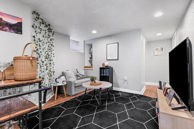 $3,200 | 126 Msgr Patrick J Lydon Way, Unit 1, Boston, MA 02124