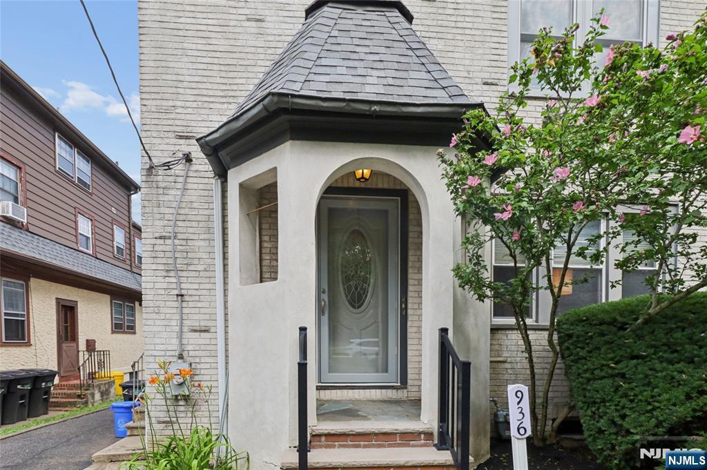 936 Red Road Teaneck, NJ 07666 - Photo 3 of 38