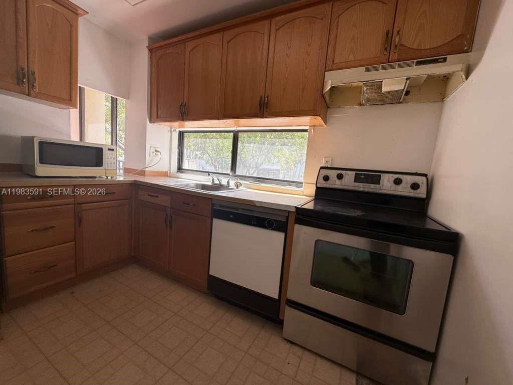 16909 North Bay Road, Unit 211 Sunny Isles Beach, FL 33160 - Photo 6 of 15