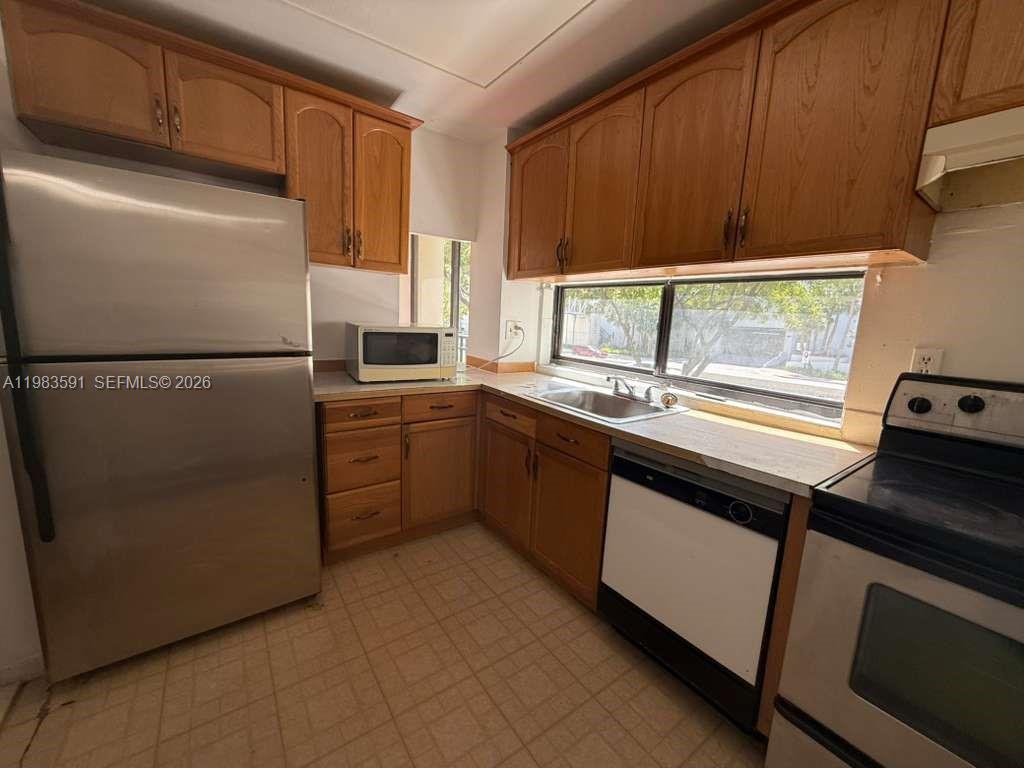 16909 North Bay Road, Unit 211 Sunny Isles Beach, FL 33160 - Photo 7 of 15