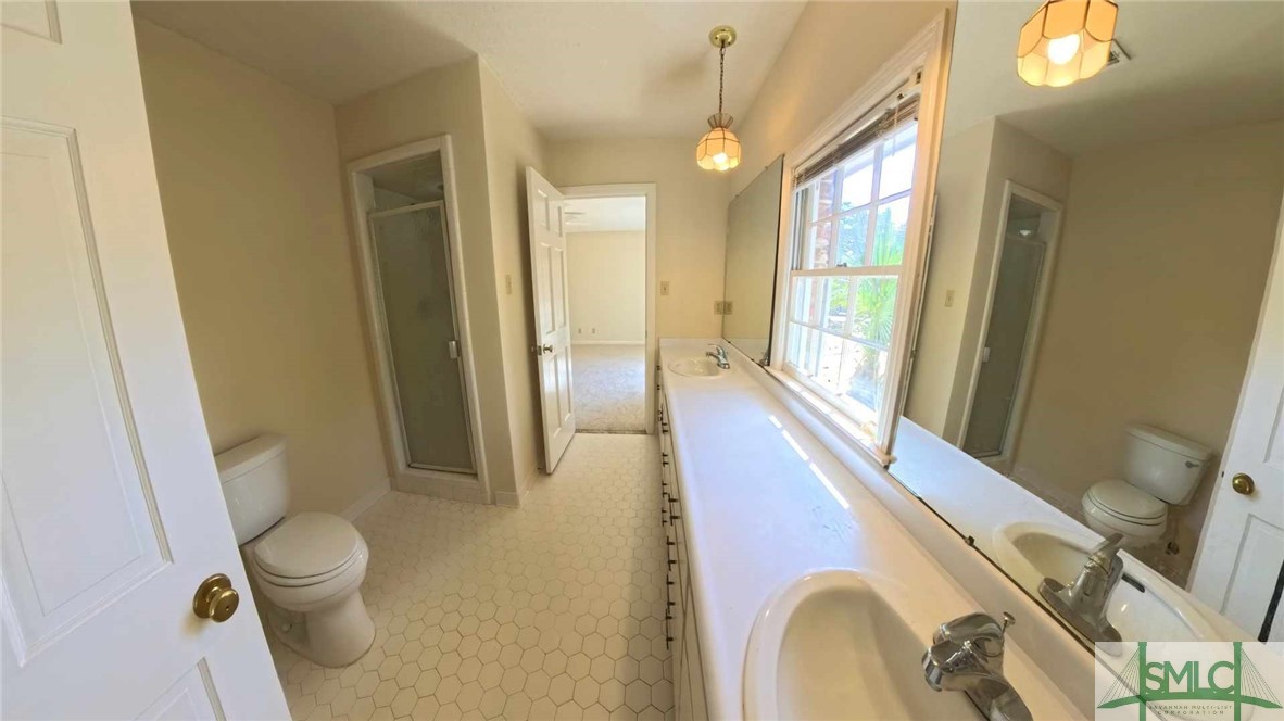 24 Clarendon Road Savannah, GA 31410 - Photo 19 of 31 Jack and Jill bath