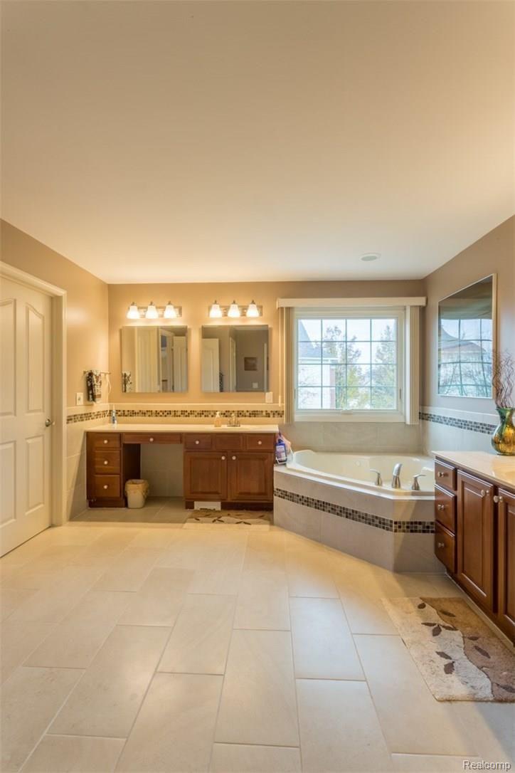 2077 Aberdeen Court Rochester, MI 48306 - Photo 15 of 73 Aberdeen Court_2077-upper-Master Suite-27.jpg