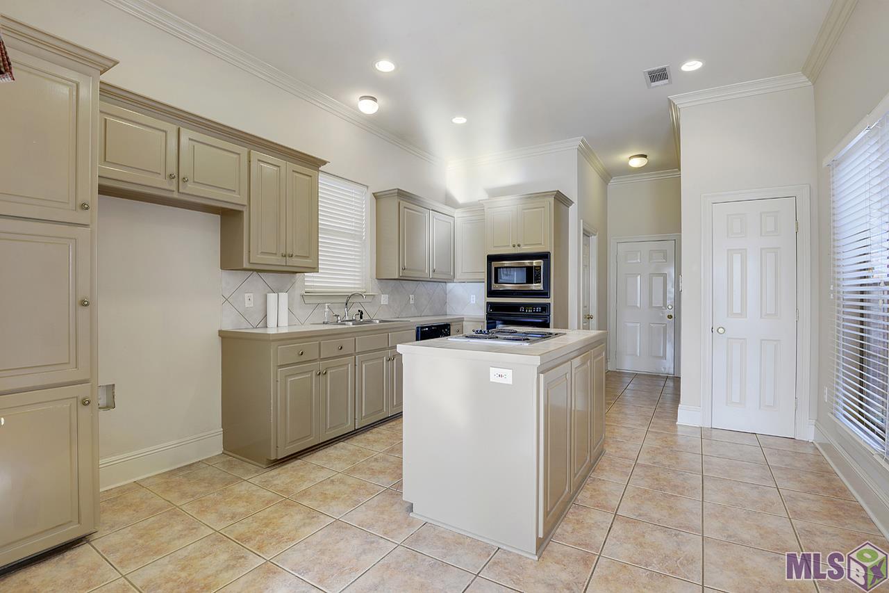 10538 Springpark Avenue Baton Rouge, LA 70810 - Photo 2 of 9