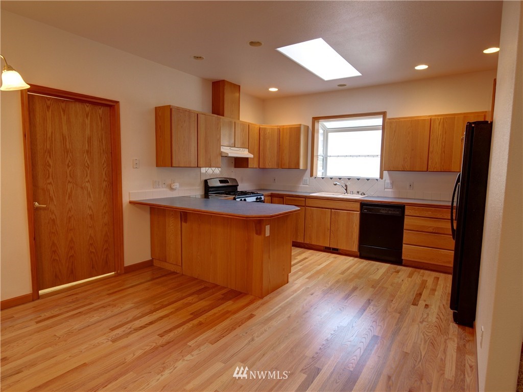 2244 Yew Street Road Bellingham, WA 98229 - Photo 3 of 24 Gallery Image 3