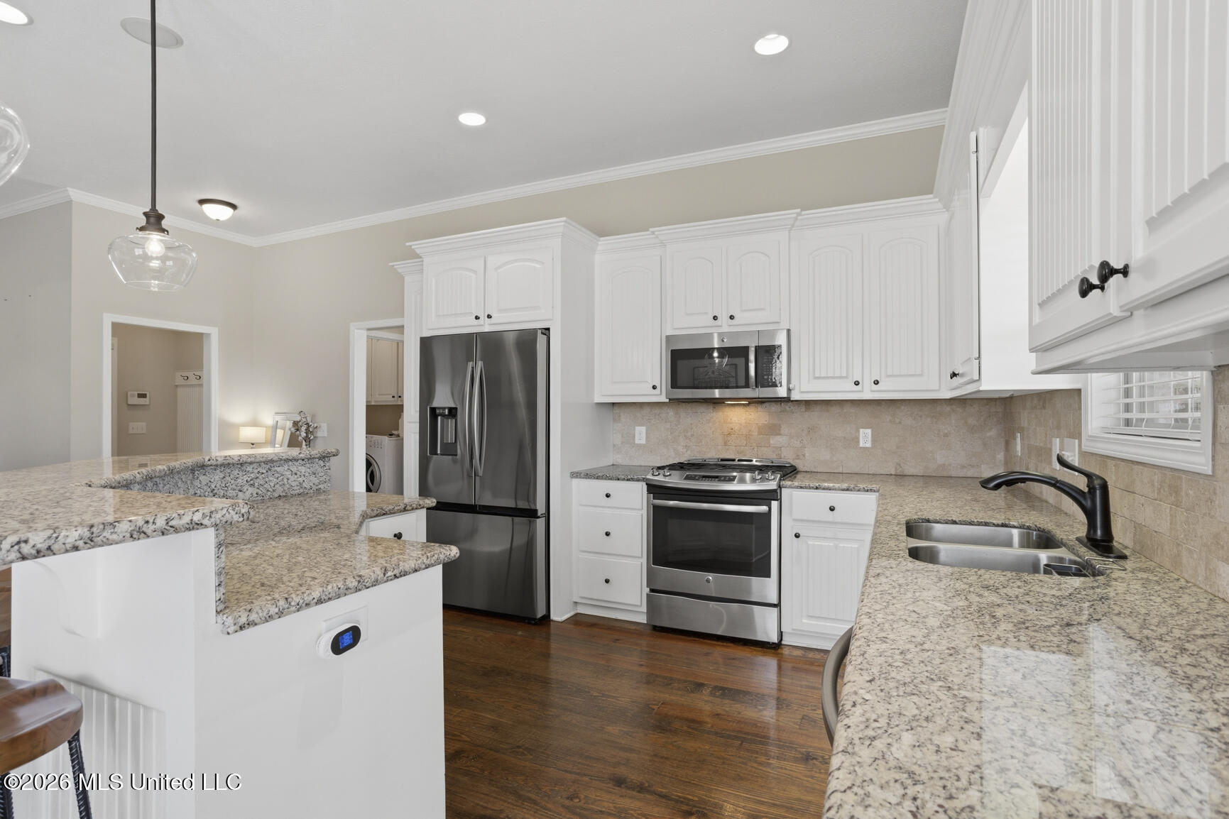 157 Falls Crossing Madison, MS 39110 - Photo 17 of 44 Tons of Granite Countertop Space!