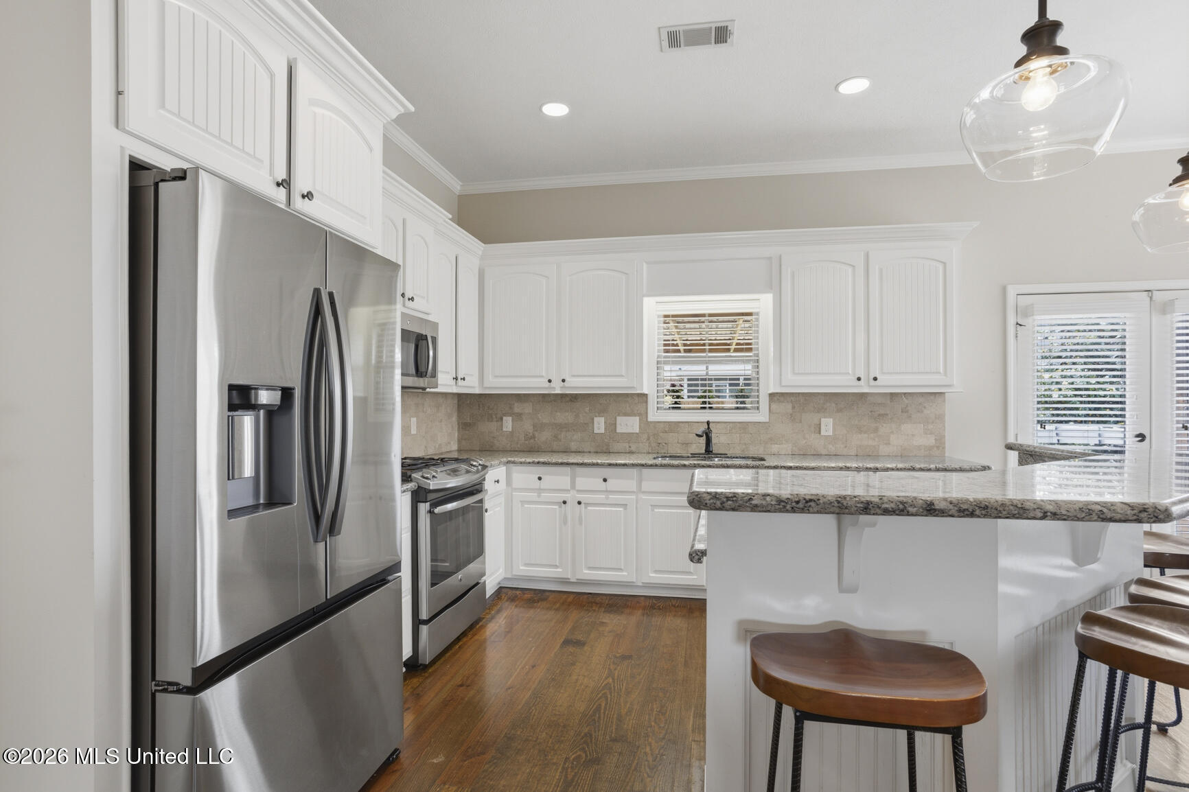 157 Falls Crossing Madison, MS 39110 - Photo 19 of 44 Island with Extended Bar Seating