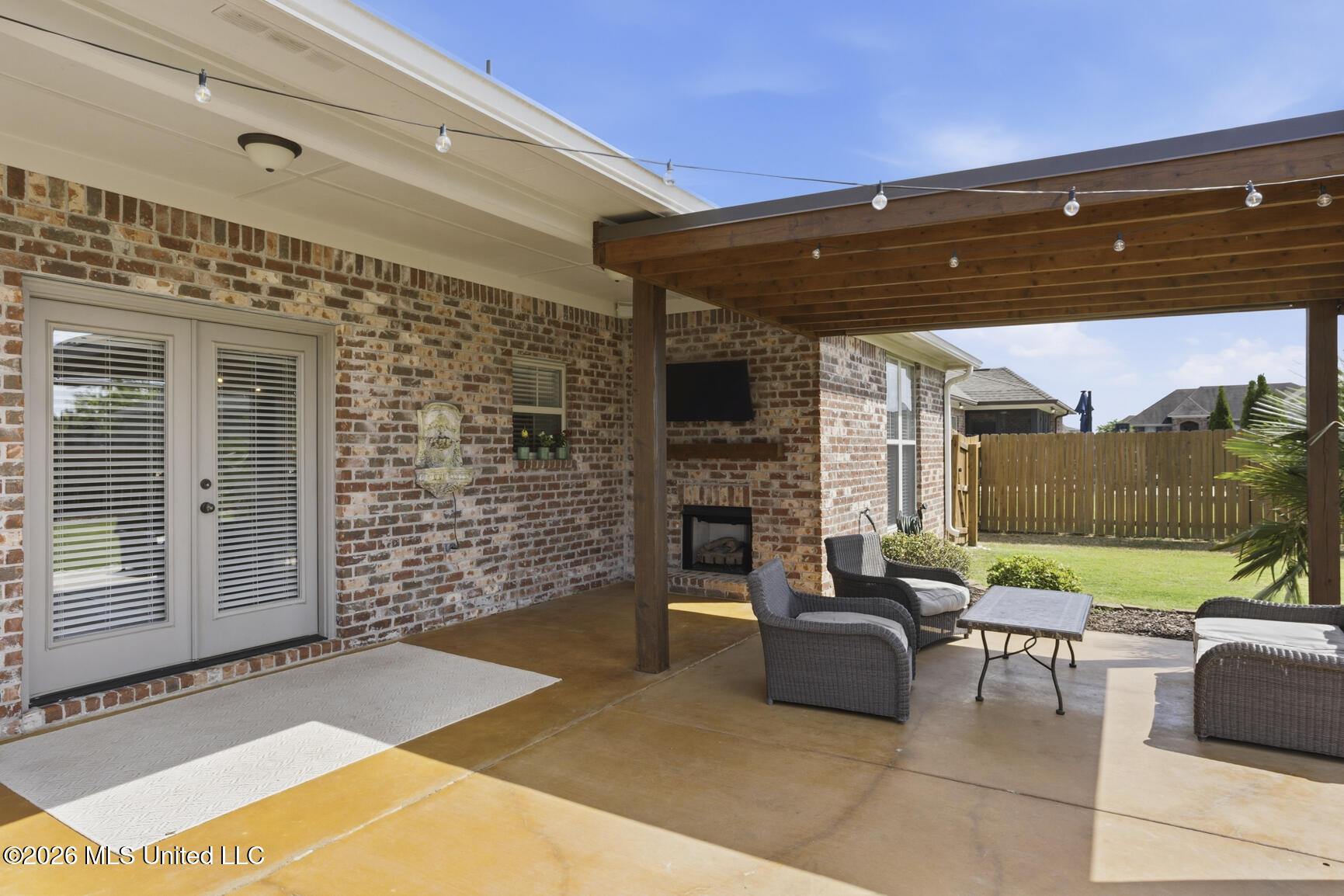 157 Falls Crossing Madison, MS 39110 - Photo 3 of 44 F/P, TV hookup,Pergola!