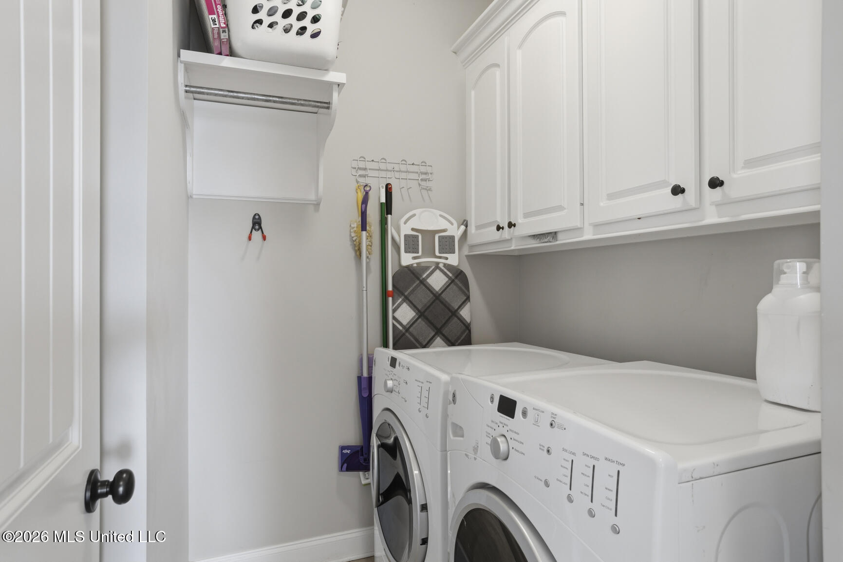 157 Falls Crossing Madison, MS 39110 - Photo 34 of 44 Laundry w/ Built ins