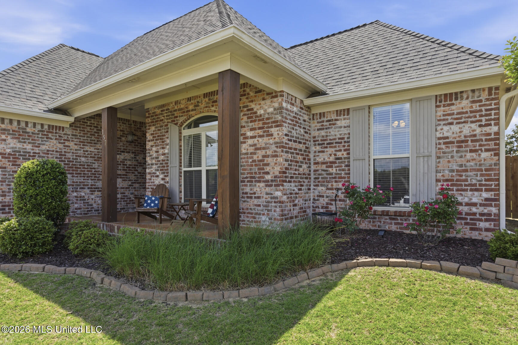 157 Falls Crossing Madison, MS 39110 - Photo 7 of 44 Beautifully Landscaped!