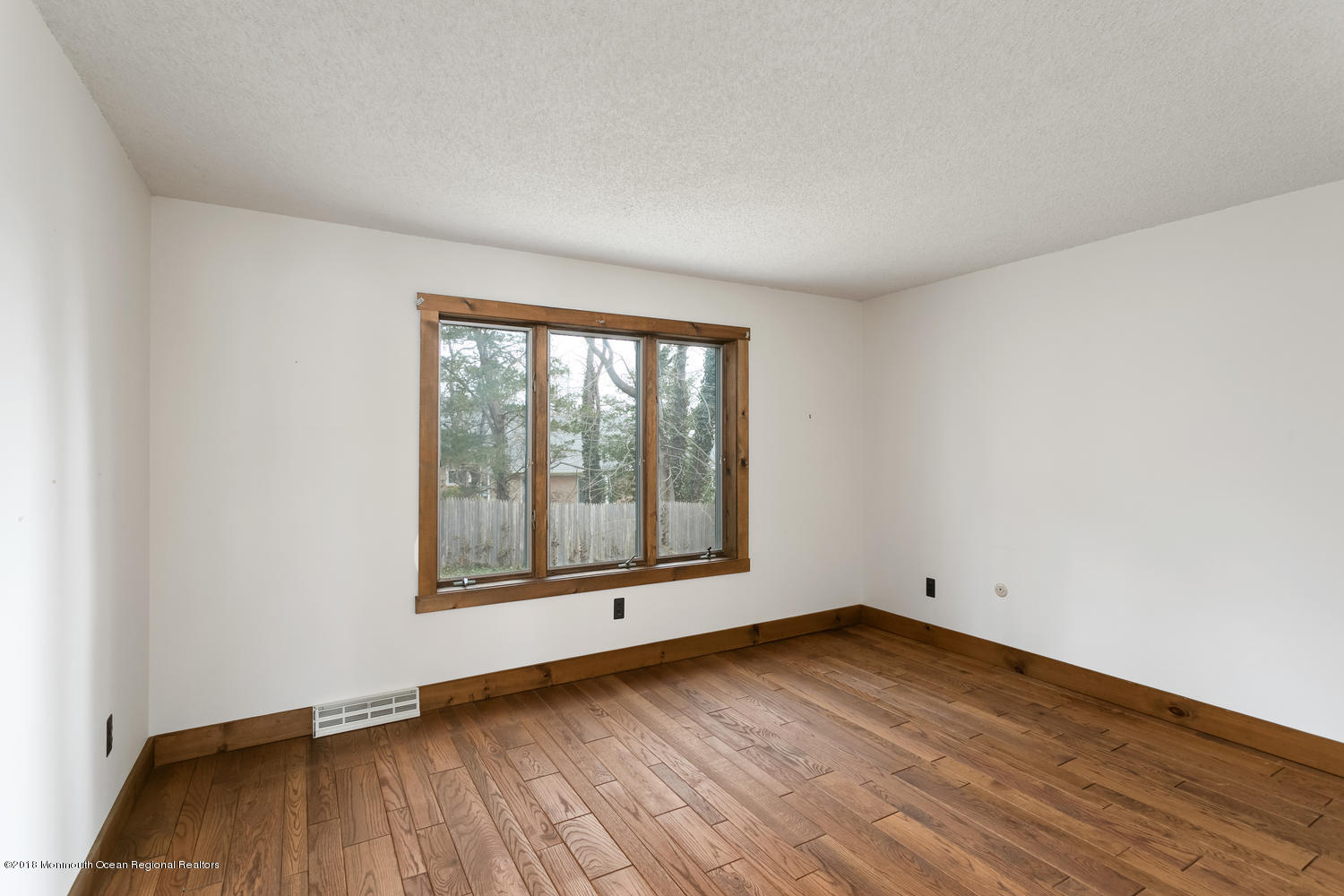 638 Rankin Road Brielle, NJ 08730 - Photo 14 of 26 638 Rankin Rd Brielle NJ 08730-large-014