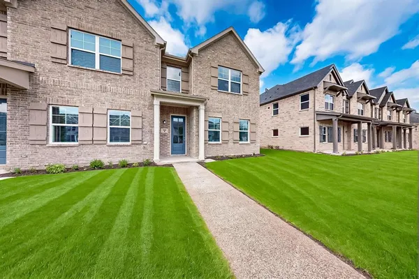 a view of house with backyard