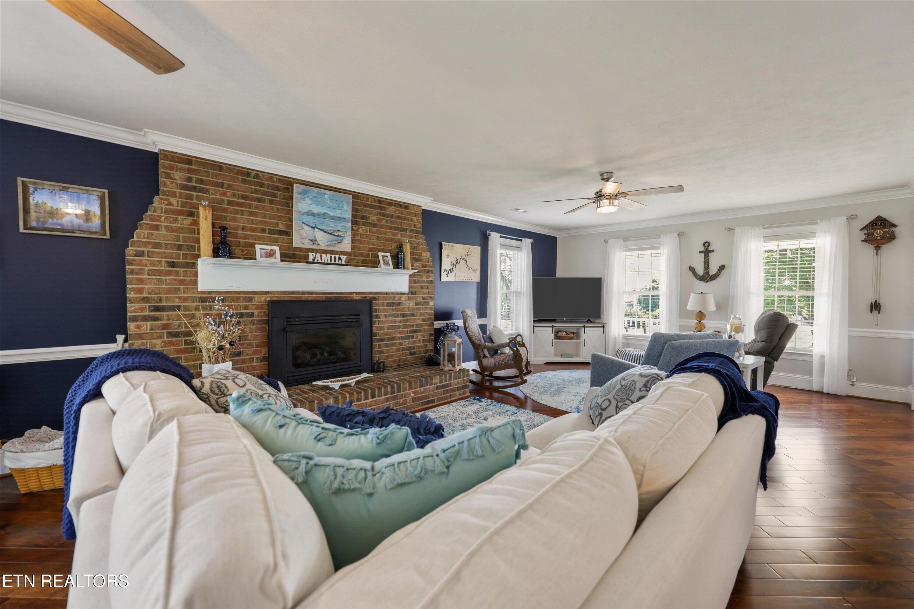 1167 Sable Road Spring City, TN 37381 - Photo 9 of 48 Living Room