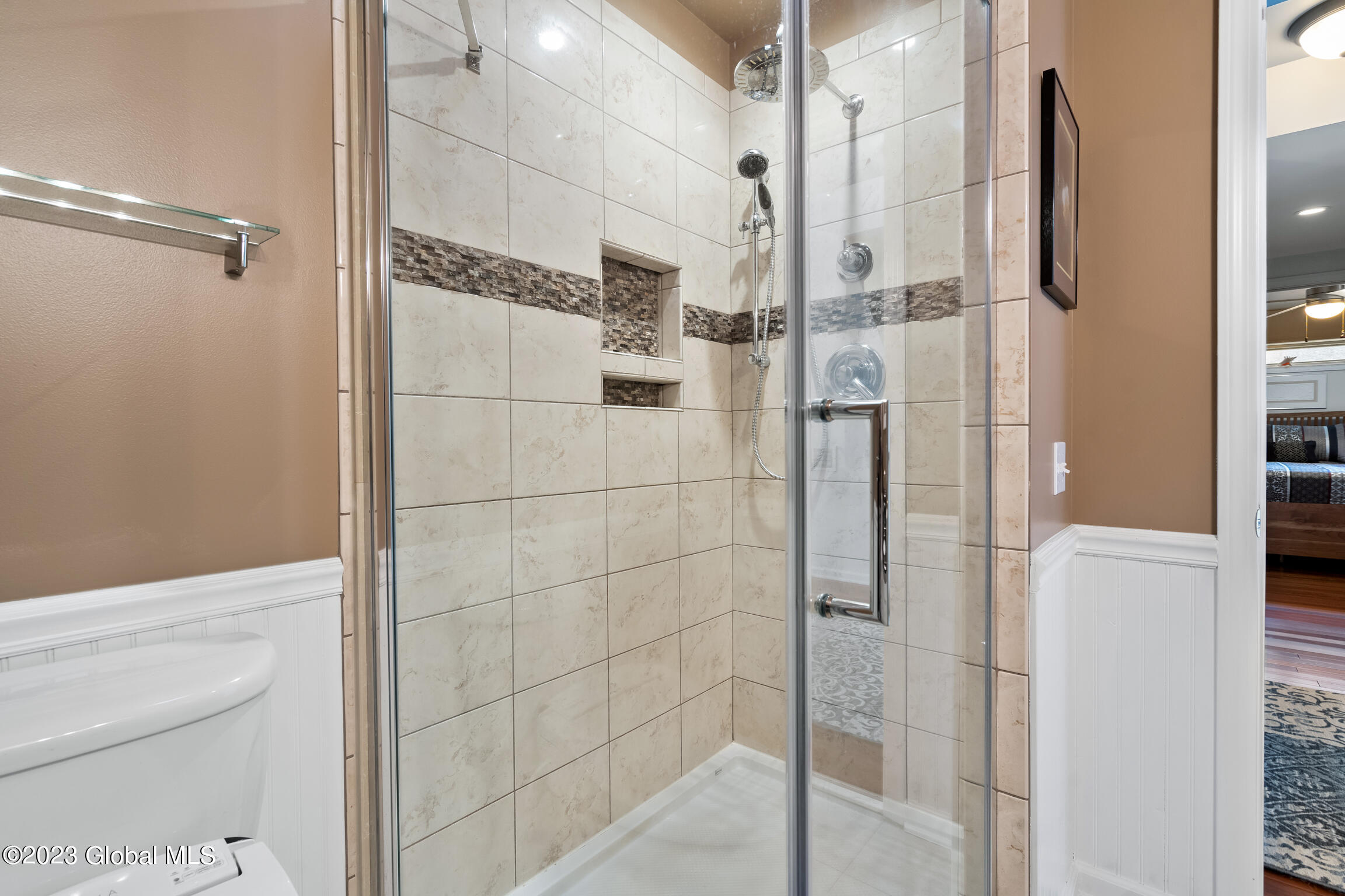 605 North Shore Road Hadley, NY 12835 - Photo 32 of 42 z10 605 N SHORE INTERIORS-31