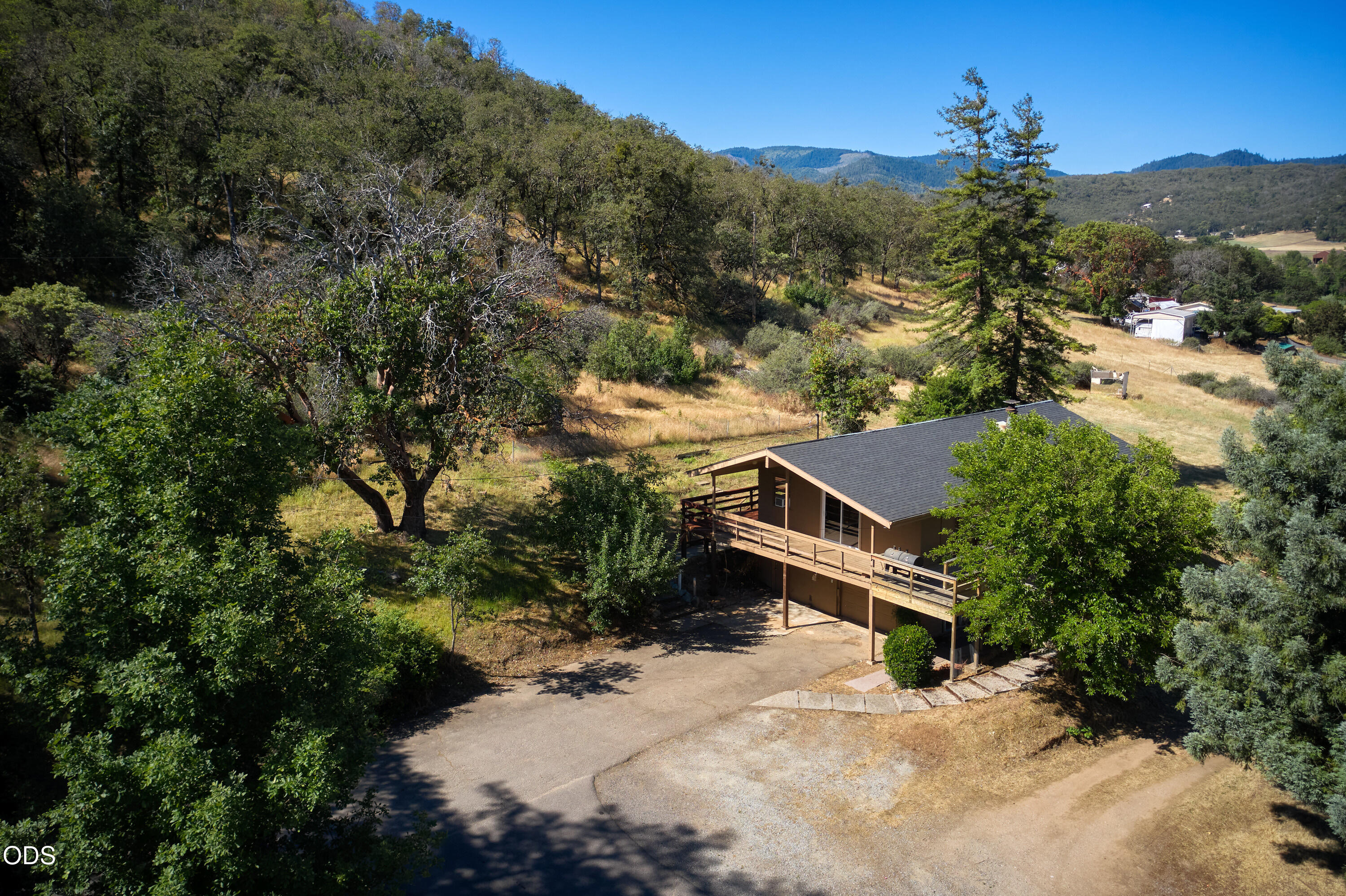 6530 Tolo Road Central Point, OR 97502 - Photo 4 of 35