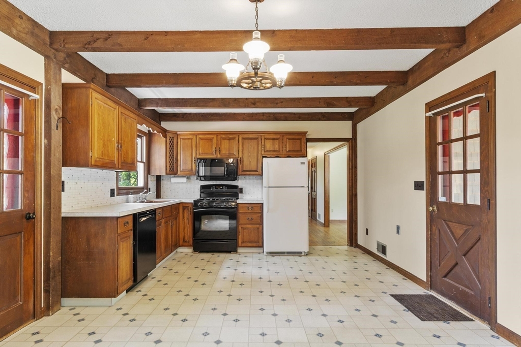 9 Laurel Lane Princeton, MA 01541 - Photo 3 of 35