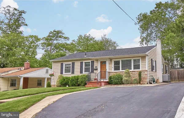 $1,000,000 | 100 Tapawingo Road Southeast, Vienna, VA 22180