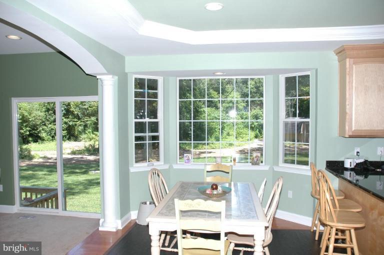 858 Swift Road Pasadena, MD 21122 - Photo 3 of 11 Breakfast Area