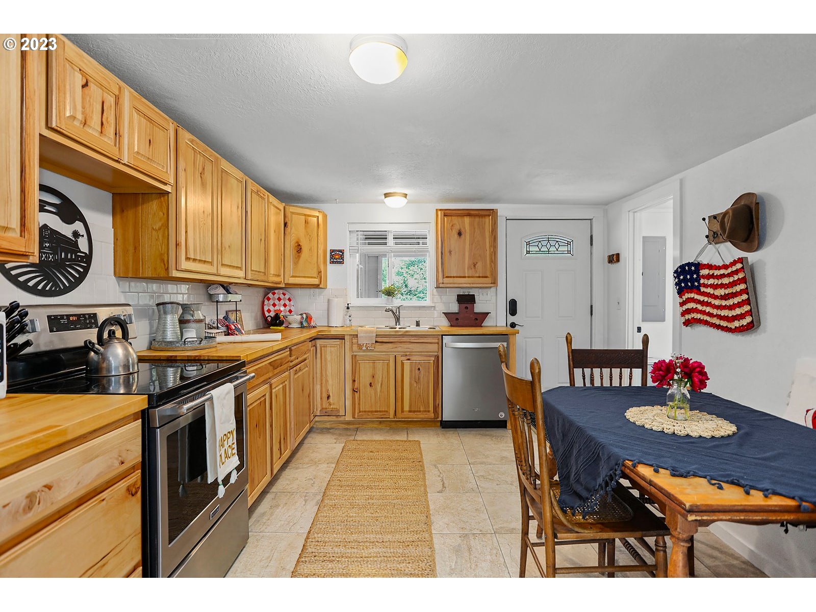 131 Acme Road White Salmon, WA 98672 - Photo 12 of 47 Kitchen