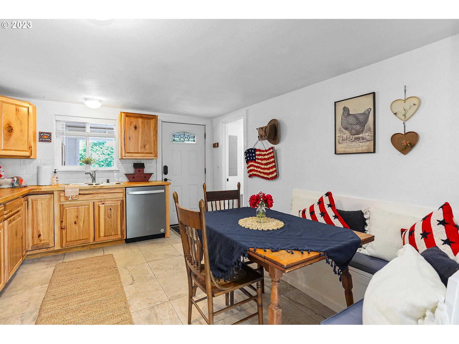 131 Acme Road White Salmon, WA 98672 - Photo 13 of 47 Kitchen