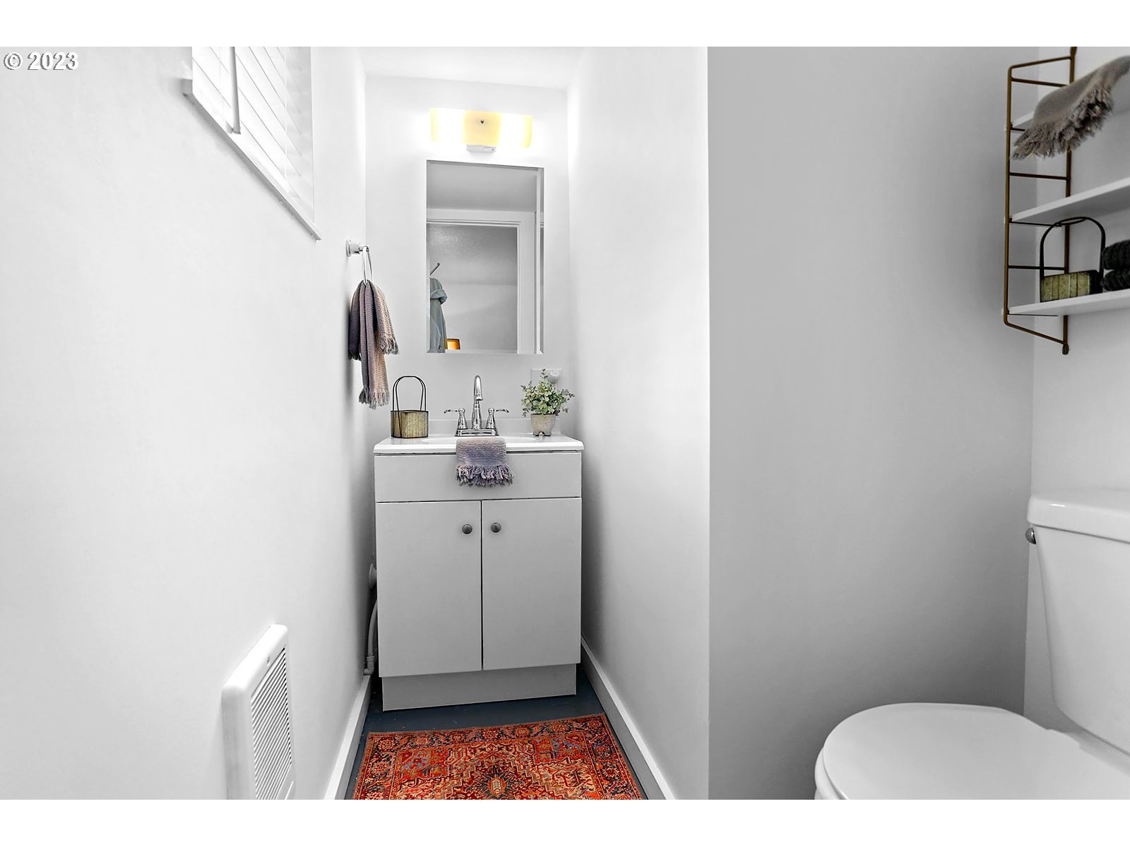 131 Acme Road White Salmon, WA 98672 - Photo 29 of 47 Bathroom, Attached