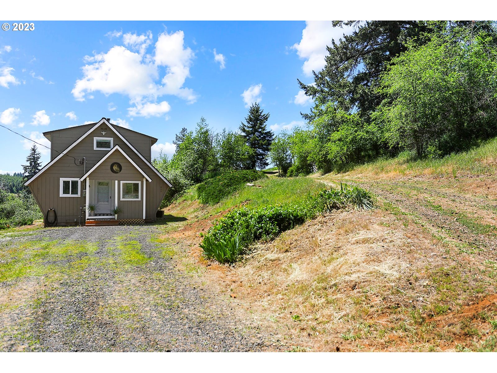 131 Acme Road White Salmon, WA 98672 - Photo 34 of 47 Driveway